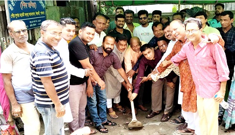 ঈশ্বরদী আমবাগান শিব মন্দিরের নির্মাণ কাজের উদ্বোধন