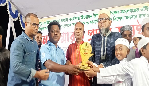 মানবিক কাজে বিশেষ অবদান রাখায় ৫৪ স্বেচ্ছাসেবী সংগঠনকে সম্মাননা প্রদান