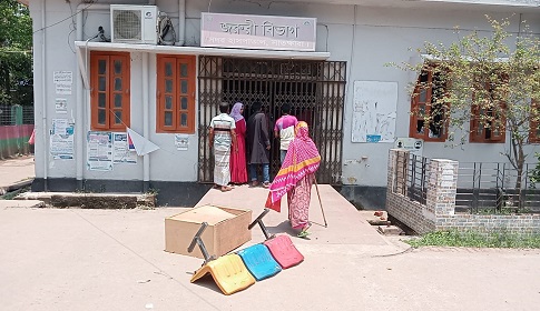 সাতক্ষীরা সদর হাসপাতালে হামলা ভাঙচুর মারপিট, স্বেচ্ছাসেবক দল নেতা মানিক বহিষ্কার