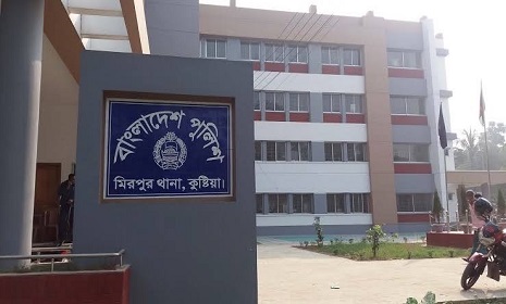 কুষ্টিয়ায় দুই পুলিশকে হাতুড়িপেটা করল আসামি