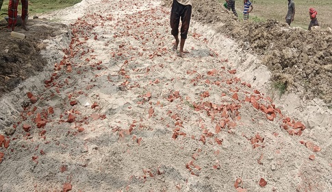 সড়ক সংস্কারে নয়ছয়