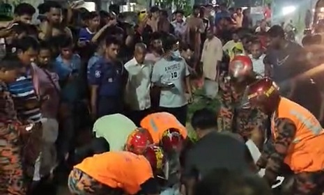 কুষ্টিয়ায় কাভার্ডভ্যানের চাপায় কিশোরের মৃত্যু