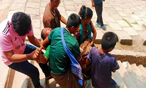 কাপ্তাইয়ে ইটবোঝাই ট্রাক উল্টে ৩ জন যাত্রী গুরুতর আহত