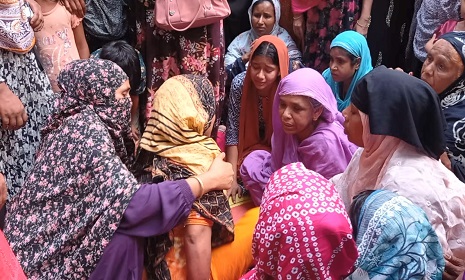 সড়ক দুর্ঘটনায় নিহত একই পরিবারের ৪ জনকে দেয়া হবে পাশাপাশি কবর