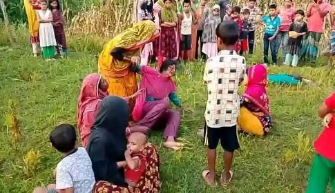 বাড়ির পাশেই মিললো স্কুলছাত্রীর লাশ