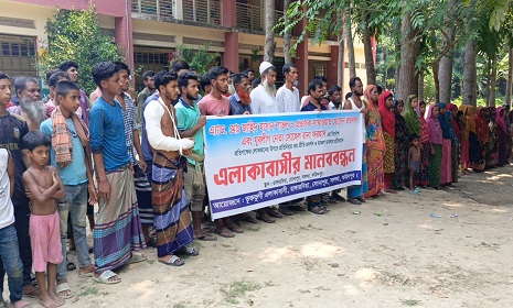 সালথায় সংঘর্ষে বাড়িঘর ভাংচুরের প্রতিবাদে এলাকাবাসীর মানববন্ধন