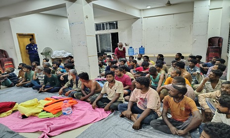 ৭৫ জন বাংলাদেশী ও ৩ জন ভারতীয়কে শ্যামনগর থানায় সোপর্দ