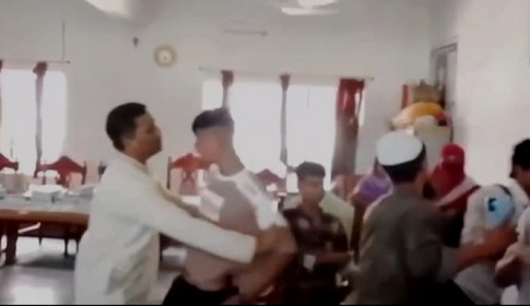 বোয়ালমারীতে প্রধান শিক্ষকের ওপর বহিরাগতদের হামলার ভিডিও ভাইরাল