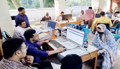 পাল্টে গেছে ভূমি অফিসের চিত্র