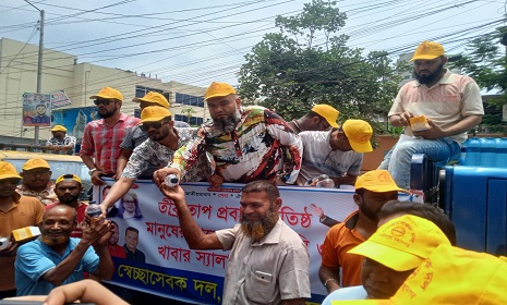 ফরিদপুরে জাতীয়তাবাদী স্বেচ্ছাসেবক দলের উদ্যোগে খাবার পানি ও স্যালাইন বিতরণ