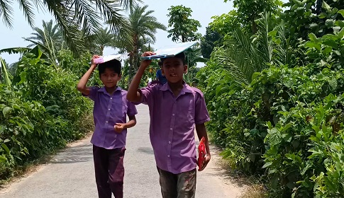 তীব্র গরমে কাহিল শিক্ষার্থীরা, বিদ্যালয়ে নেই পর্যাপ্ত ফ্যান, মর্নিং শিফট চালুর দাবি