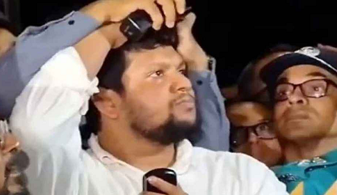 মাহফুজকে বোতল নিক্ষেপ, ডিবি কার্যালয়ে যুবক