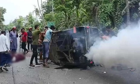 খুলনায় মাহিন্দ্রা-লরি সংঘর্ষে নিহত ৩
