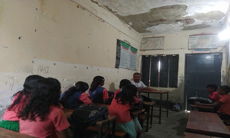 আকাশে মেঘ হলেই স্কুল ছুটি!