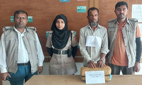 গোপালগঞ্জে ৫ কেজি গাঁজাসহ মাদক ব্যবসায়ী গ্রেফতার