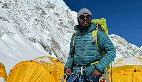 ৭ম বাংলাদেশি হিসেবে এভারেস্ট জয় করলেন শাকিল