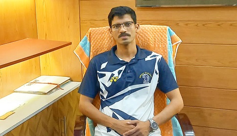 জীবনের ঝুঁকি নিয়ে কিশোরকে উদ্ধার করলেন বিচারক