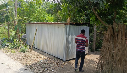 সালথায় জমি দখল করে ছাপরা ঘর নির্মাণের অভিযোগ