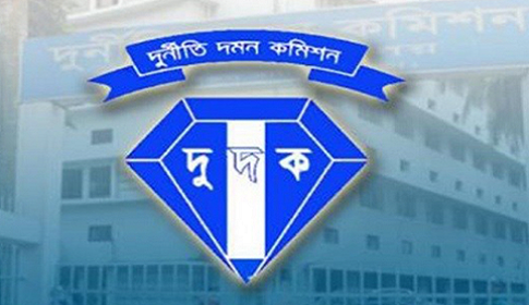 দুদকের সাবেক ৩ চেয়ারম্যানসহ চার জনের বিরুদ্ধে মামলা