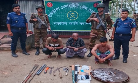 নড়াইলে যৌথ বাহিনীর অভিযান, মাদকসহ ৩ জন গ্রেফতার