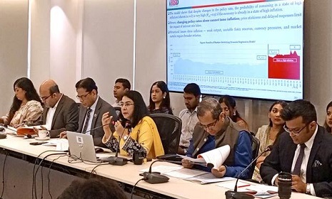 ‘পুঁজিবাজারে সংকট চলমান রয়েছে’