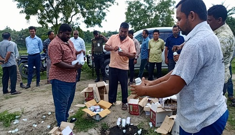 শৈলকুপায় ফসলের ভেজাল ভিটামিন জব্দ করে ধ্বংস