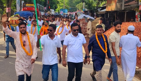 ফুলপুরে নতুন কমিটিকে স্বাগত জানিয়ে শ্রমিক দলের আনন্দ মিছিল 