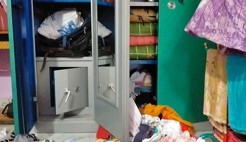 কাপ্তাইয়ে মধ্যরাতে শিক্ষিকার বাড়িতে দুর্ধর্ষ চুরি, নগদ টাকা ও ৫ ভরি স্বর্ণালঙ্কার লুট