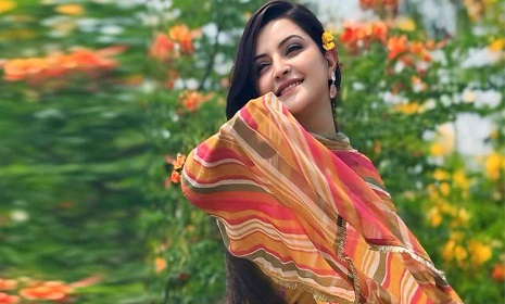 ‘কিছু নেওয়ার আগে আল্লাহ কিছু দিয়েও দেন’