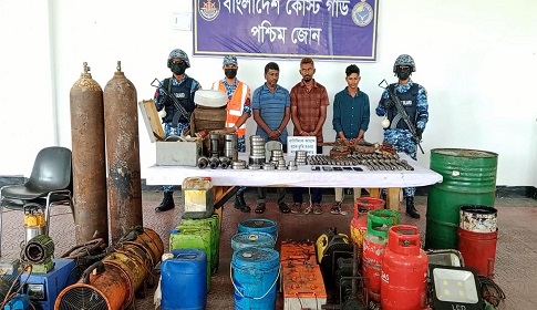 মোংলায় জাহাজে ডাকাতির ঘটনায় আটক ৩, মালামাল উদ্ধার