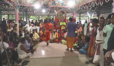 রাজৈরের শতবছরের ঐহিত্যবাহী কুম্ভমেলা, অংশ নিচ্ছেন নেপাল, ভারত, শ্রীলংকা ও ভুটানের সাধুরাও