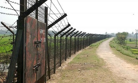 এনায়েতপুর সীমান্ত দিয়ে ১৩ জন নারী-পুরুষকে পুশইন করেছে বিএসএফ
