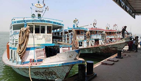 দৌলতদিয়া-পাটুরিয়া রুটে লঞ্চ চলাচল বন্ধ