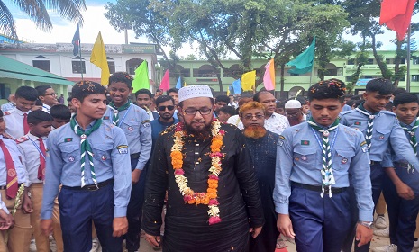 পঞ্চগড়ে ঘোড়ার গাড়িতে করে অবসরে গেলেন প্রধান শিক্ষক মোঃ ছায়ফুল্লাহ্