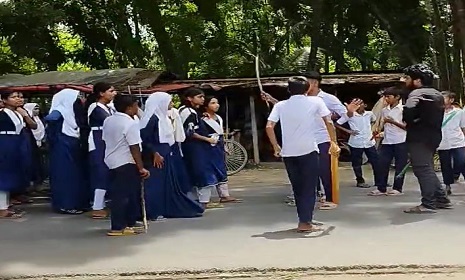রাজবাড়ীতে মব’ সৃষ্টি করে প্রধান শিক্ষককে পদত্যাগে বাধ্য করার অভিযোগ