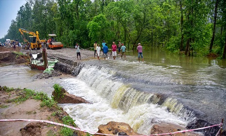 ভারতে আকস্মিক বন্যা-ভূমিধসে ৩০ জনের মৃত্যু