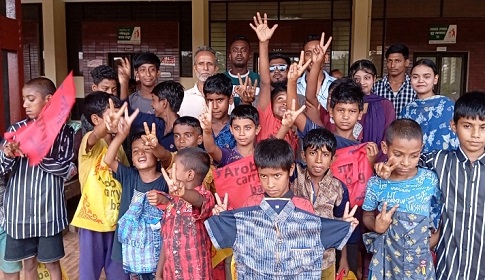 শ্রীমঙ্গলে ঈদ উপলক্ষে সুবিধাবঞ্চিত শিশুরা পেলো নতুন কাপড়