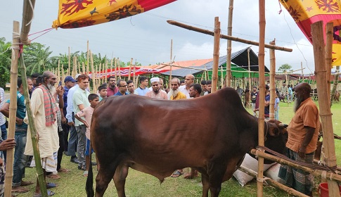 গোপালগঞ্জ শহরের গরুরহাট পরিদর্শন করলেন ডিসি-এসপি 