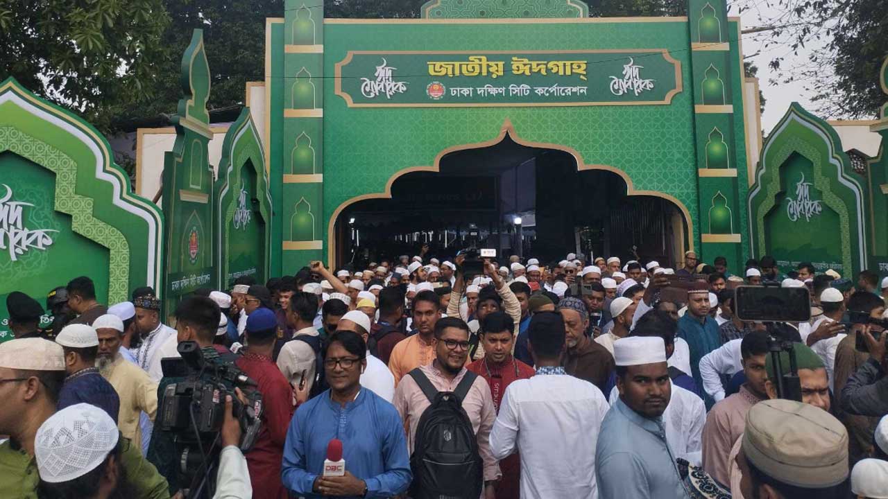 জাতীয় ঈদগাহে ঈদুল আজহার প্রধান জামাত অনুষ্ঠিত