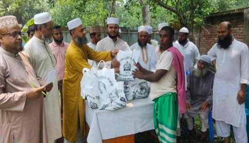 কাপাসিয়ায় পাঁচ শতাধিক গরীব ও অসহায় পরিবারের মাঝে জামায়াতের গরুর মাংস বিতরণ 