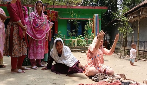 নির্বাচন অফিসের নারী পরিচ্ছন্নতা কর্মীর ঝুলন্ত মরদেহ উদ্ধার