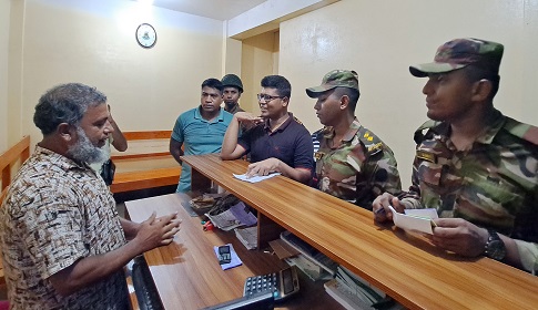 চাটমোহরে অতিরিক্ত ভাড়া নেওয়ায় ২ জনকে জরিমানা, অতিরিক্ত ভাড়া ফেরত পেলেন যাত্রীরা