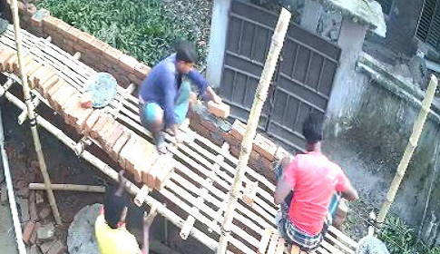 আদালতের নির্দেশ অমান্য: পিতা-মাতার সম্পত্তি থেকে বঞ্চিত ছেলে