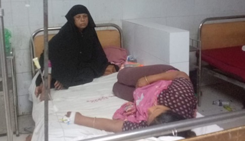নেশা ও জুয়ার টাকা না পেয়ে স্ত্রীকে মারপিট