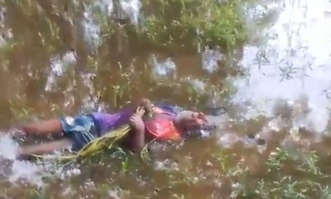 পল্লী বিদ্যুতের ছেঁড়া তারে বিদ্যুৎস্পৃষ্টে বৃদ্ধের মৃত্যু