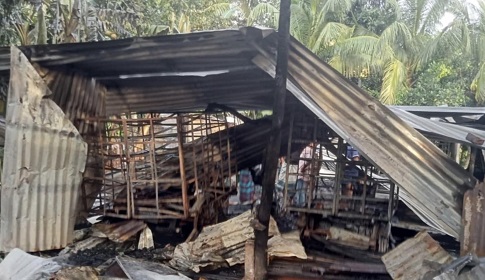 মাদারীপুরের ডাসারে গ্যারেজে আগুন লেগে অর্ধকোটি টাকার ক্ষতি 