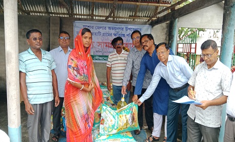 অভয়নগরে অগ্নিকাণ্ডে ক্ষতিগ্রস্ত মতুয়া সম্প্রদায়ের পাশে পানাম গ্রুপ