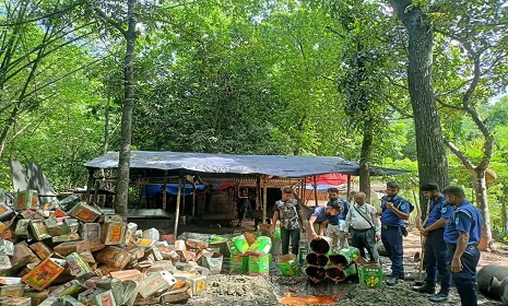 পাংশায় ভেজাল গুড় কারখানায় অভিযান, এক লাখ টাকা জরিমানা