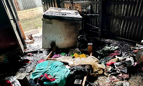 সদরপুরে অগ্নিকাণ্ডে সব পুড়ে ছাই, খোলা আকাশের নিচে পরিবার