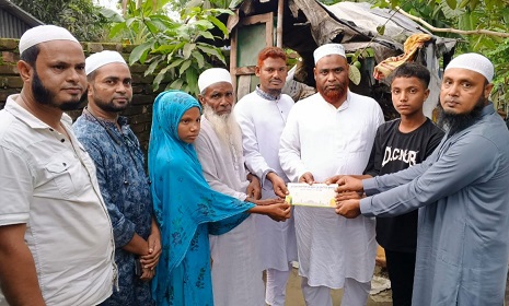 ফুলপুরে জাবালে নূর ফাউন্ডেশনের আর্থিক অনুদান প্রদান
